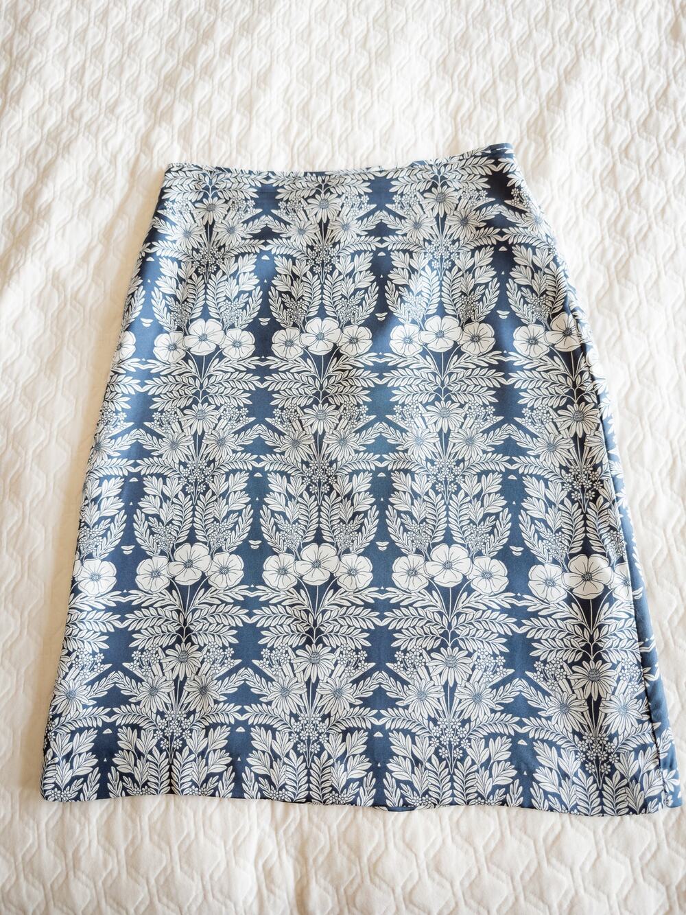 J.Crew Abigail Borg A-line pencil 100% Silk Pencil Blue White Floral Skirt Sz 2